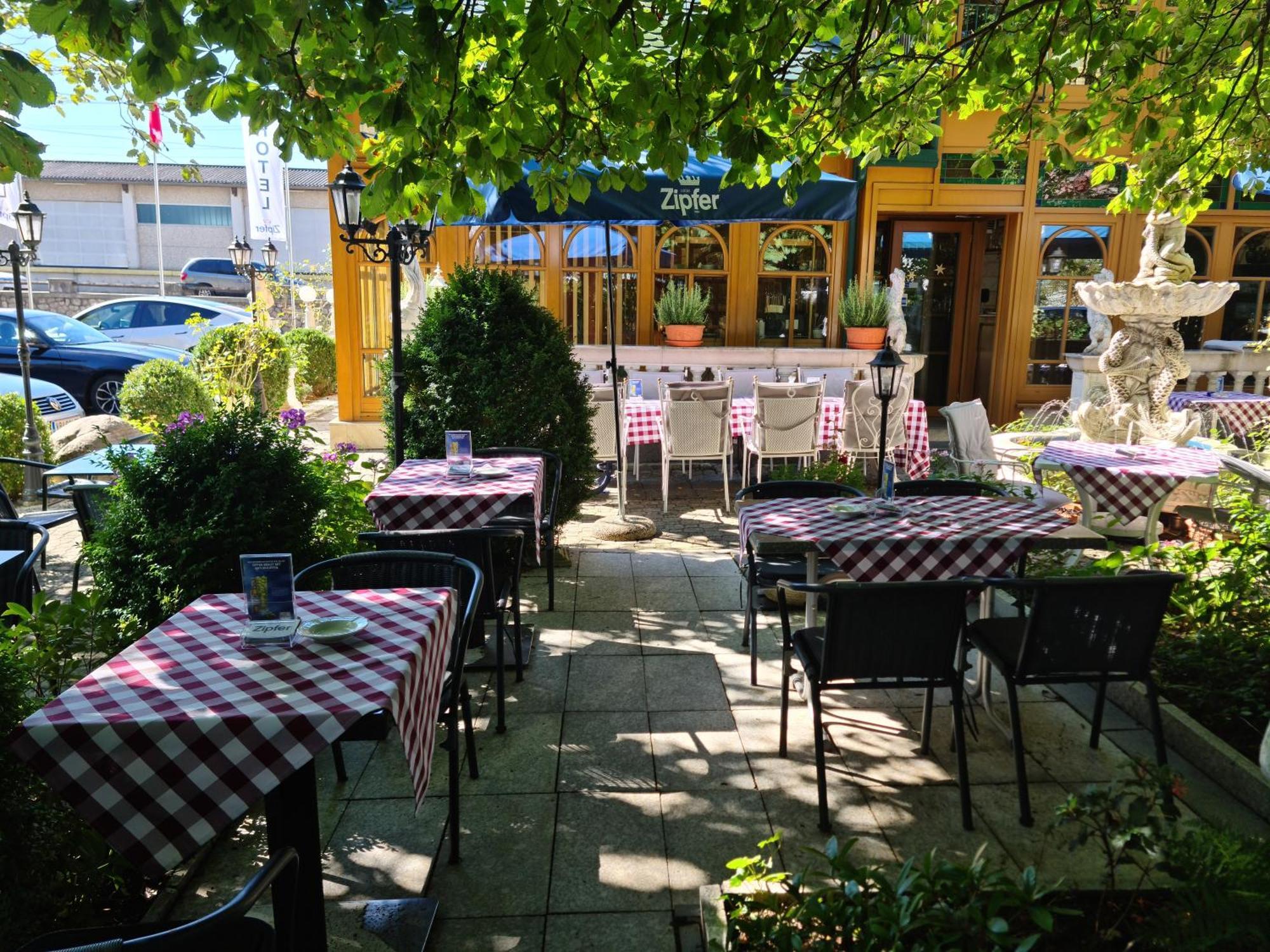 Hoeckner Plaza Hotel Attnang-Puchheim Экстерьер фото